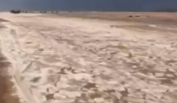 O furtună cu grindină a creat râuri de gheață în Arabia Saudită