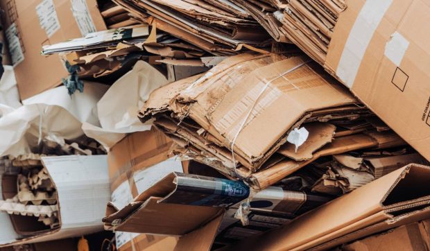 Proiect-pilot unic în regiune: automate de colectare pentru ambalaje de carton instalate în București și Brașov
