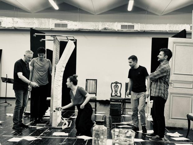 Yuri Kordonsky revine în România și montează Metamorfoza de Franz Kafka la Teatrul EXCELSIOR