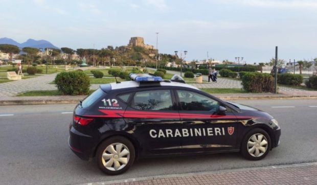 Nouă români și-au luat vile de milioane de euro cu vedere la mare, în Italia, din țepe cu mașini second-hand