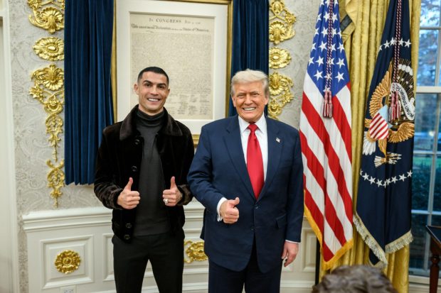Donald Trump s-a folosit de inteligența artificială ca să „joace fotbal” cu Cristiano Ronaldo în Biroul Oval | VIDEO