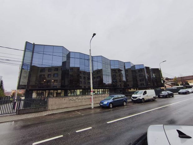 Comisarul-șef Gheorghe Avram, adjunctul Poliției Pitești, audiat la DIICOT. E suspectat că ar fi protejat o amplă rețea ce făcea trafic cu țigări de contrabandă și jocuri de noroc ilegale