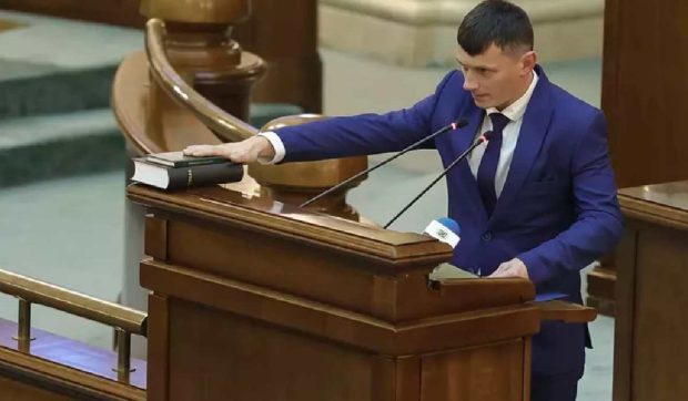 Senatorul cu 11 clase, prins conducând fără carnet de poliția din Zalău. A fugit de polițiști, dar a fost oprit la scurt timp