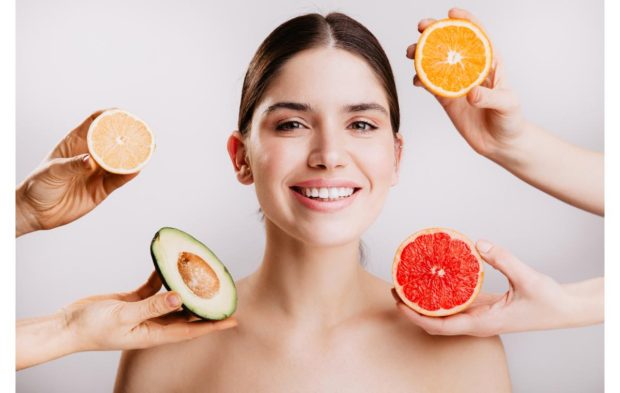 7 ingrediente care îți protejează pielea în sezonul rece: scutul tău de hidratare și luminozitate