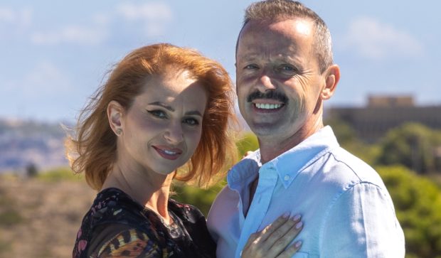 Imagine Stire Cine sunt Marius și Simona Urzică de la Power Couple România 2026. Sunt împreună de 18 ani | 2review.ro
