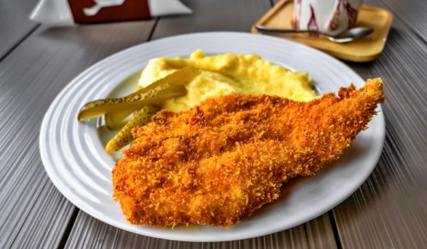 Cum să faci șnițelul perfect de Crăciun: greșeala pe care o face toată lumea când prăjește carnea de porc