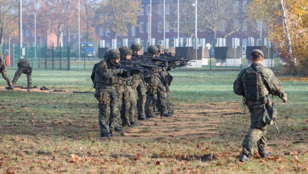 Soldații germani vor avea uniforme și echipamente militare noi, în valoare de 19 miliarde de euro