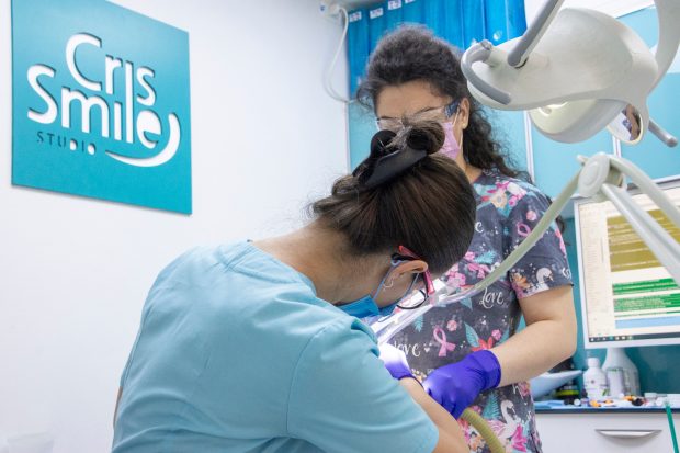 Cris Smile Studio consolidează standardele de stomatologie modernă în București prin servicii integrate, echipe specializate și tehnologie avansată