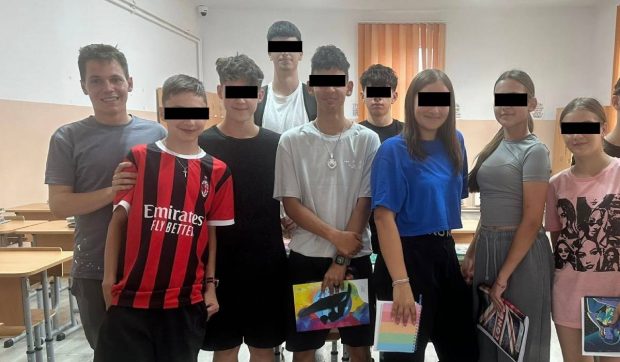 Un student din Timișoara face meditații gratuite la matematică weekend de weekend: „Vin și copii din comunele învecinate”