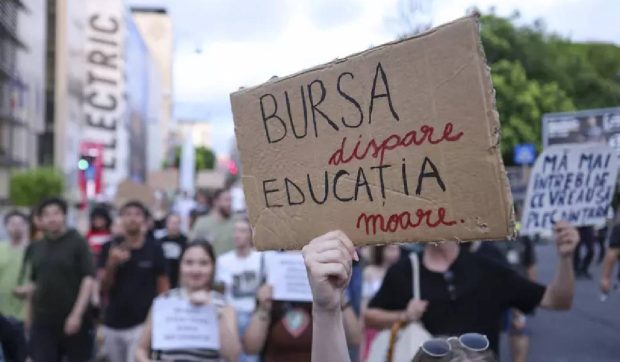 Ministrul Educației anunță că a găsit 60 de milioane de euro pentru toate bursele studenților pe anul 2026