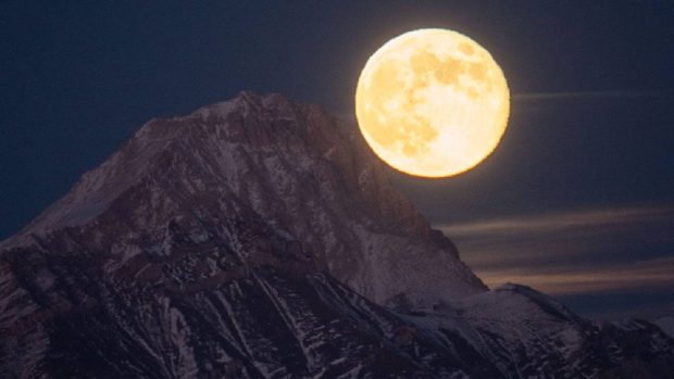 Când răsare în România superluna Castorului, cea mai mare și mai strălucitoare lună din 2025