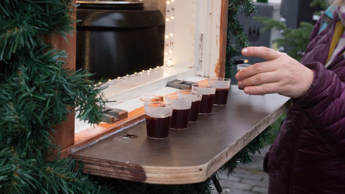 Târgul de Crăciun din Europa, unde vinul fiert scump ajunge la 18 euro. Ce are special? Târgul de Crăciun din Europa, unde vinul fiert scump ajunge la 18 euro. Ce are special?