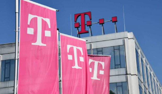 Telekom investește un miliard de euro în cea mai mare fabrică de inteligență artificială din Europa