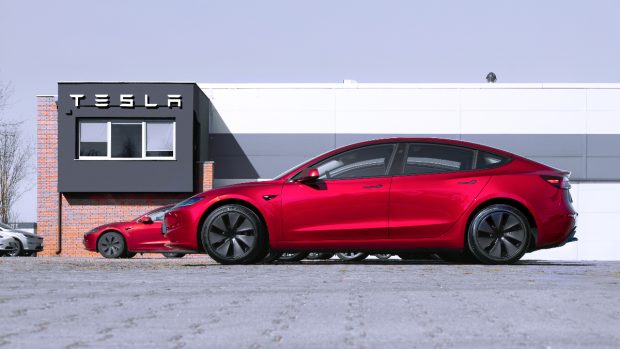 CEO-ul Ford, uimit de ce a găsit într-o mașină Tesla: a decis imediat o reorganizare totală a diviziei sale de mașini electrice