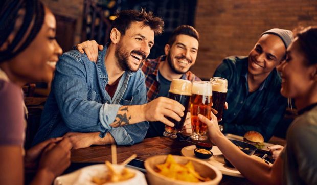 Turiștii care comandă alcool după prânz în Thailanda riscă o amendă de 270 de euro