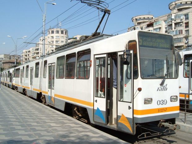 Scos din uz 8 ani, „tramvaiul corporatiștilor” din București va da primele probe vineri. Când ar putea circula din nou