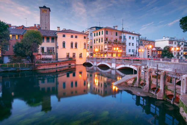 Cel mai verde oraș din Europa se ascunde în nordul Italiei și este supranumit „mica Veneție” de către localnici