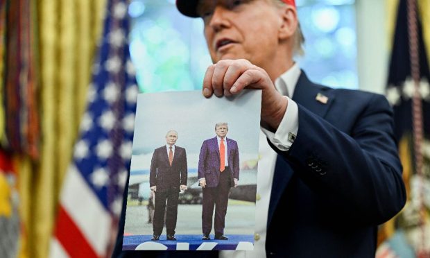 „Trump gândește în termeni de superputeri: imperii care conduc țări mai mici”. Președintele american vrea să împartă lumea cu Putin