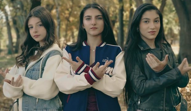 Cum sună „Ce te legeni, codrule”, poezia lui Mihai Eminescu, reinterpretată pop-electronic de Poetika, o trupă din Generația Z