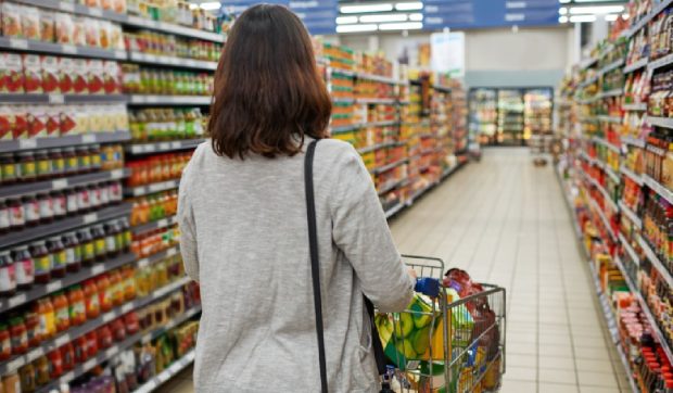 Turcii trec cu sutele granița pentru mâncare mai ieftină. „Cumpărăturile costă o treime din cât ar fi acasă”