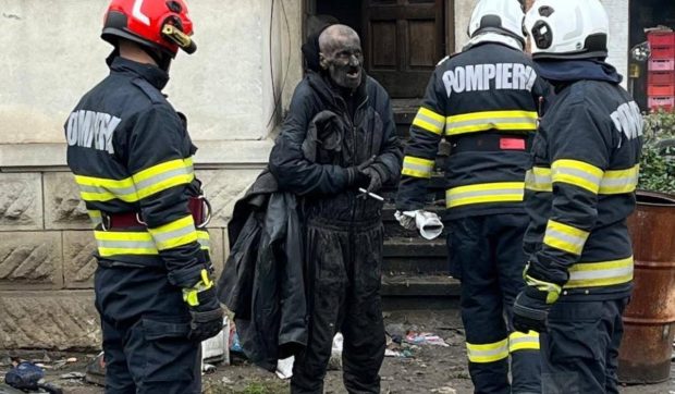 Un bărbat din Câmpulung face focul în casă, îi sperie pe vecini și dă vina pe câini: „Ei au făcut focul”