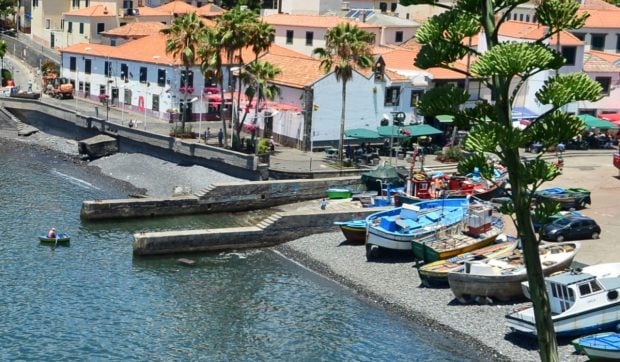 17 cele mai calde locuri din Europa în care Moș Crăciun poartă ochelari de soare