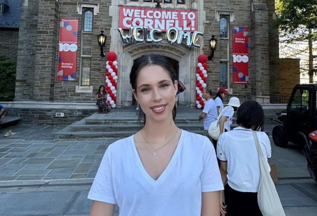 Imagine Stire Violeta Bănică s-a întors în România pentru câteva zile. Cum se descurcă în America și cât de mândră e Andreea Marin: „Luni de zile de dor” | 2review.ro