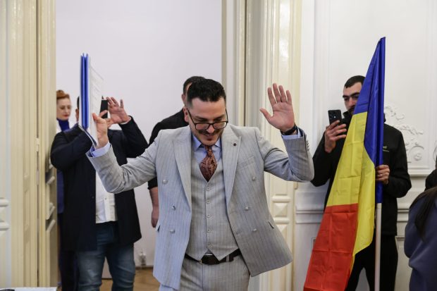 Makaveli se retrage din alegerile pentru Primăria București și anunță că o va susține pe Anca Alexandrescu