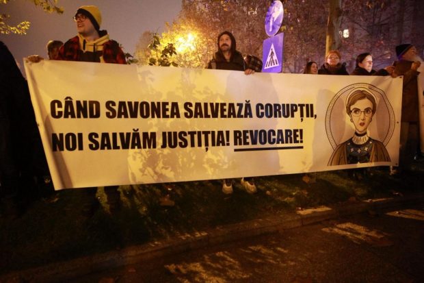 Protest în fața CSM după valul de infractori eliberați: „Pentru furt, abuz și mită vine Lia și te-achită”