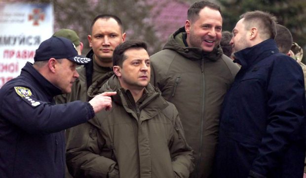 Volodimir Zelenski l-a trimis pe Andrii Iermak, aflat în plin scandal de corupție, să negocieze pacea din Ucraina, în Elveția