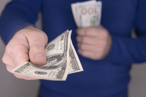 Bacșișul de 200 de dolari lăsat de patru turiști francezi a stârnit furia unei chelnerițe din New York: „E o insultă”
