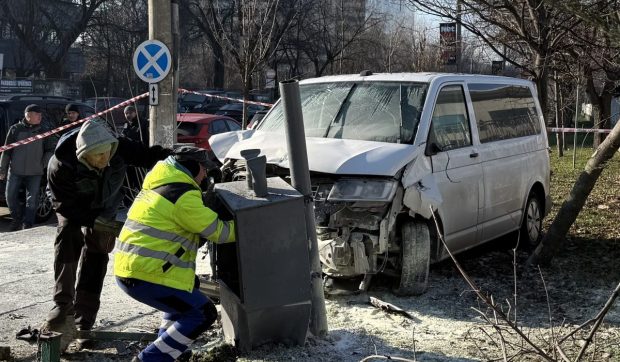 Femeie din București, spulberată de o mașină pe trotuar, pe Bulevardul Dimitrie Pompeiu. Șoferul nu era băut sau drogat