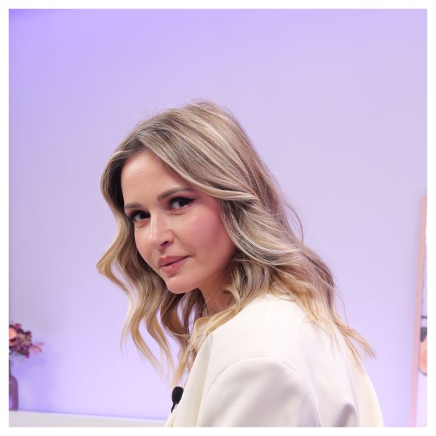 Imagine Stire Alina Crișan, primele declarații despre viața amoroasă, carieră și planuri de viitor la „Dincolo de copertă”: „Niciodată nu m-am apărat și niciodată n-am spus adevărul adevărat” | 2review.ro