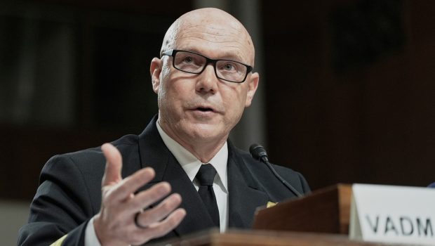 Administrația Trump „trădează” un amiral pentru a-l proteja pe șeful Pentagonului în cazul atacului aerian repetat pentru uciderea supraviețuitorilor