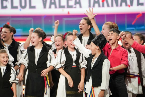 Imagine Stire Ansamblul Valea Târnavelor a câștigat The Ticket 2025 și premiul de 100.000 de euro. Maurice Munteanu: „Dansați superb!” | 2review.ro