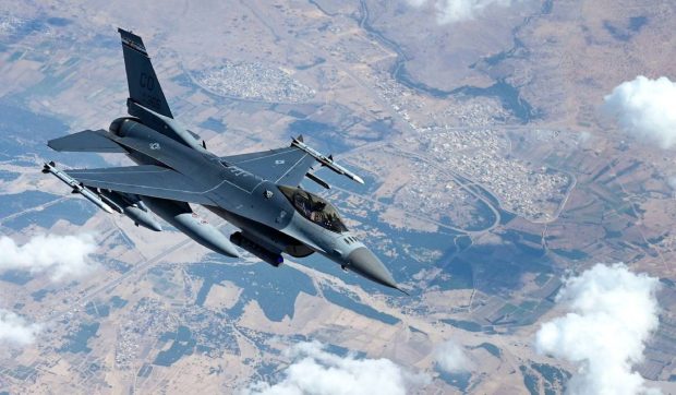 Un pilot a sfidat moartea după ce s-a trezit sub o ploaie de rachete în Orientul Mijlociu. A primit Medalia Steaua de Argint