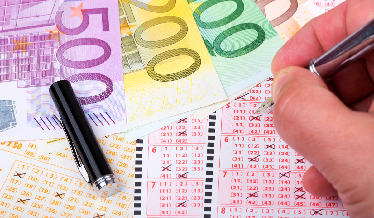 Bărbat din Italia câștigă 5.000.000 de euro cu un bilet răzuibil de 20 de euro