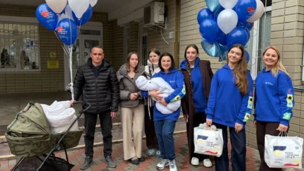 Bebelușul ucrainean născut prematur după ce mama sa a murit în atacul rusesc de la Kiev a fost externat: „Miracolul Nazarcik! A suferit 4 operații pe creier”