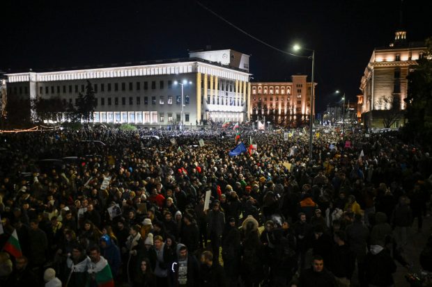 Cel mai mare protest din Bulgaria din ultimii ani: zeci de mii de oameni, majoritatea tineri, au cerut în stradă demisia guvernului