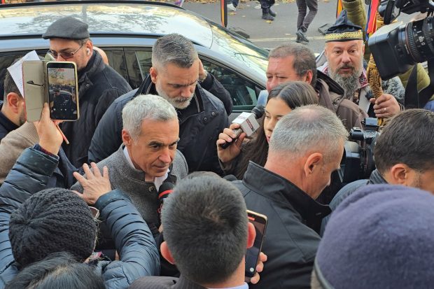 Călin Georgescu, admonestat de un bărbat la Alba Iulia, de Ziua Națională: „Marș la Moscova!”