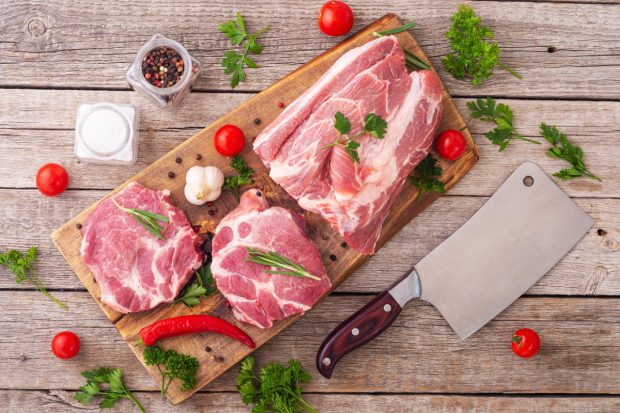 Cât costă 1 kg de carne de porc în Lidl, Kaufland, Auchan, Carrefour și Selgros înainte de Crăciun în 2025