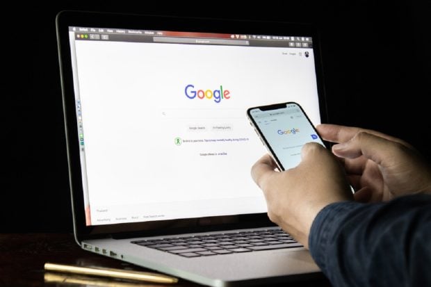 O funcție banală a smartphone-ului trebuie dezactivată pentru a evita riscuri serioase de securitate, avertizează experții