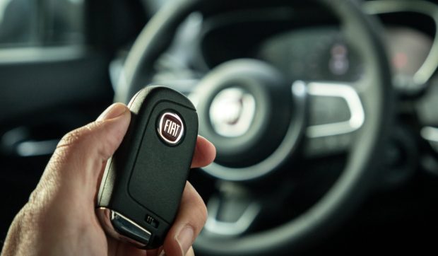 FIAT-ul pe care nimeni nu-l vrea, dealerii sunt disperați și fac reduceri de 12.000 de euro, în curând îl vor „face cadou”