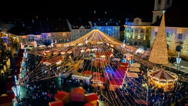 Unde petrec românii de Moș Nicolae și câți bani cheltuie pe cazare. Cele mai căutate orașe în perioada 5-7 decembrie 2025
