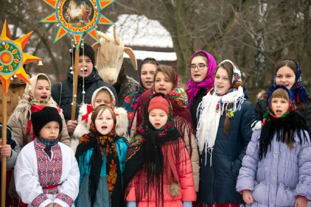 Colinde scurte pentru copii – colinde ușor de învățat pentru copii