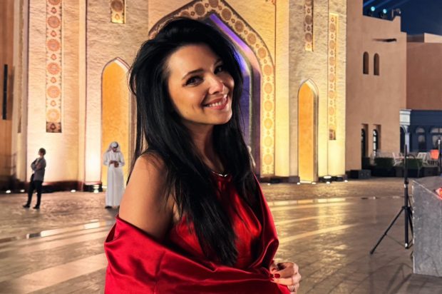 Imagine Stire Ce i s-a întâmplat Corinei Caragea când a ajuns în Doha. Prezentatoarea a fost uimită: „Mă uit cu atenție în oglindă, nu mi se pare! Ce surpriză” | 2review.ro