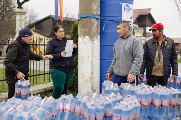 Starea de spirit la coadă la apă în Breaza și Băicoi, Prahova: „Am ajuns să stăm cu mâna-ntinsă pentru greșelile unor incompetenți!”