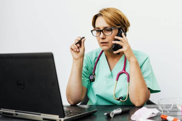 Cum se desfășoară activitatea într-o clinică online: ghid complet pentru pacienți