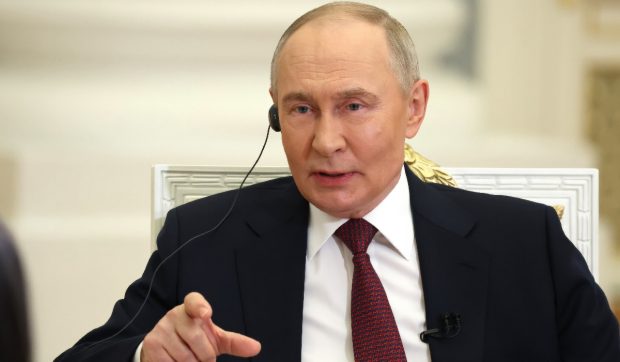 Vladimir Putin minte cu nerușinare într-un interviu în presa străină și spune că Rusia a vrut să oprească războiul, când a invadat Ucraina: „Occidentul l-a declanșat împotriva noastră”