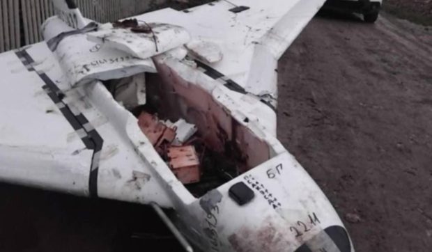 Doi moldoveni au găsit o dronă rusească, au dus-o acasă și i-au scos motorul și piesele